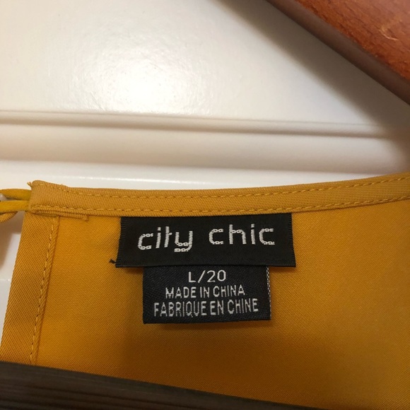 Gold City Chic tie front dress with plunging neckline - Picture 7 of 9